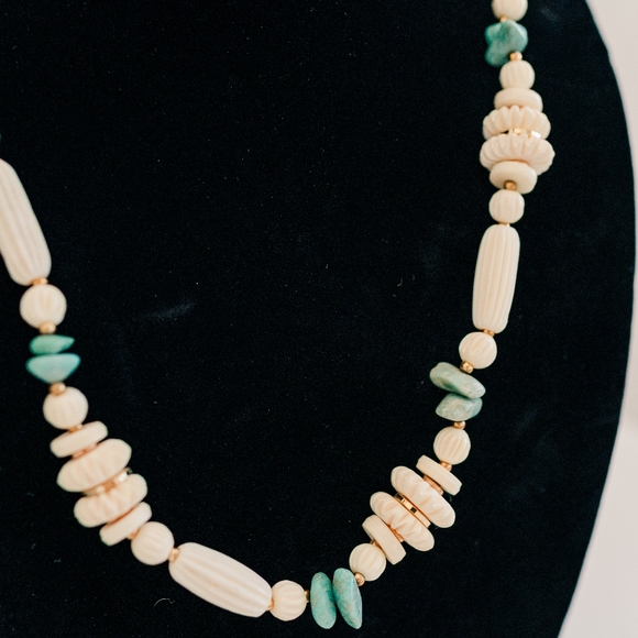 Miriam Haskell Signed 1960s/1970s Cream & Blue Celluloid Beaded Necklace - Picture 2 of 4